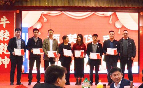 年度個人銷售業(yè)績目標達成100%獎